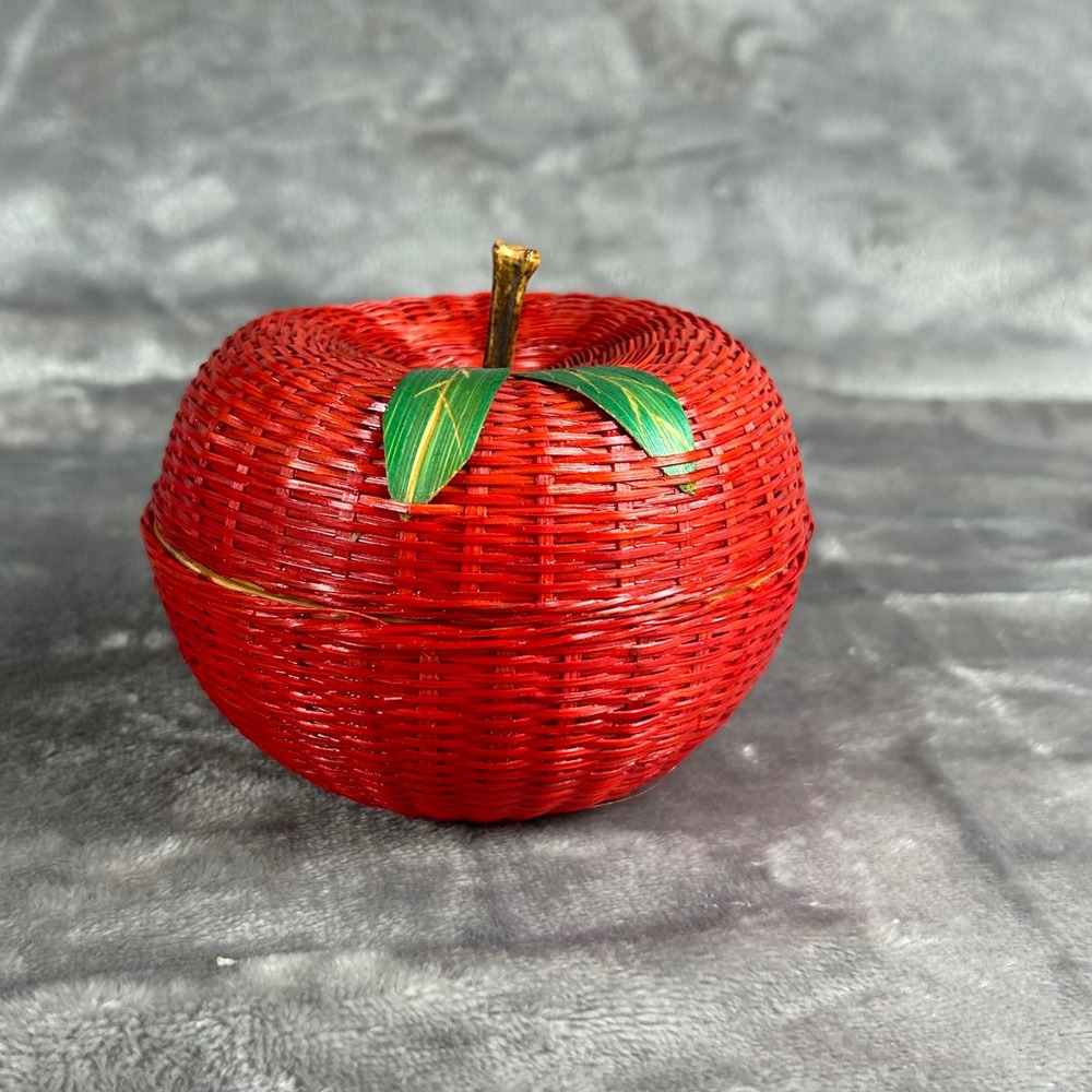 Vintage Jiangxi Handicrafts‎ Red Woven Wicker Apple Basket Lidded Trinket Box